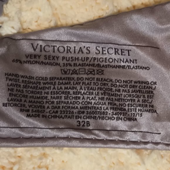 EUC ~ Victoria Secret's Very Sexy Push-Up Bra in Smooth Pale Purple (Size: 32B) - Picture 3 of 4